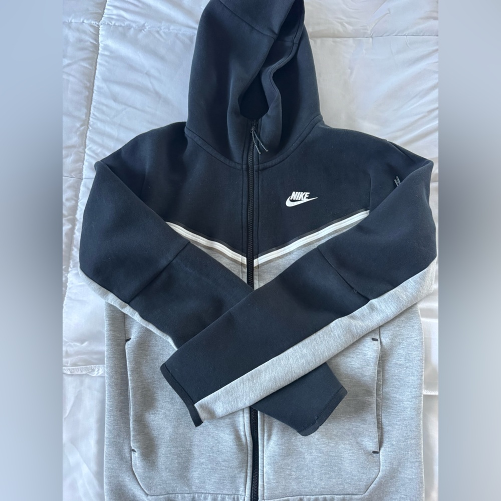Nike Mens Black and Gray Tech Fleece Full Zip Jacket